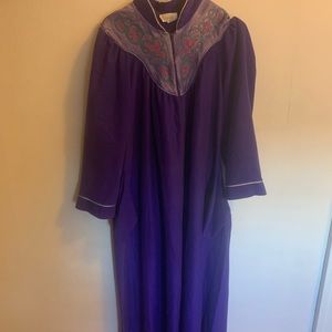 cachet floral purple robe! (tagged for exposure)